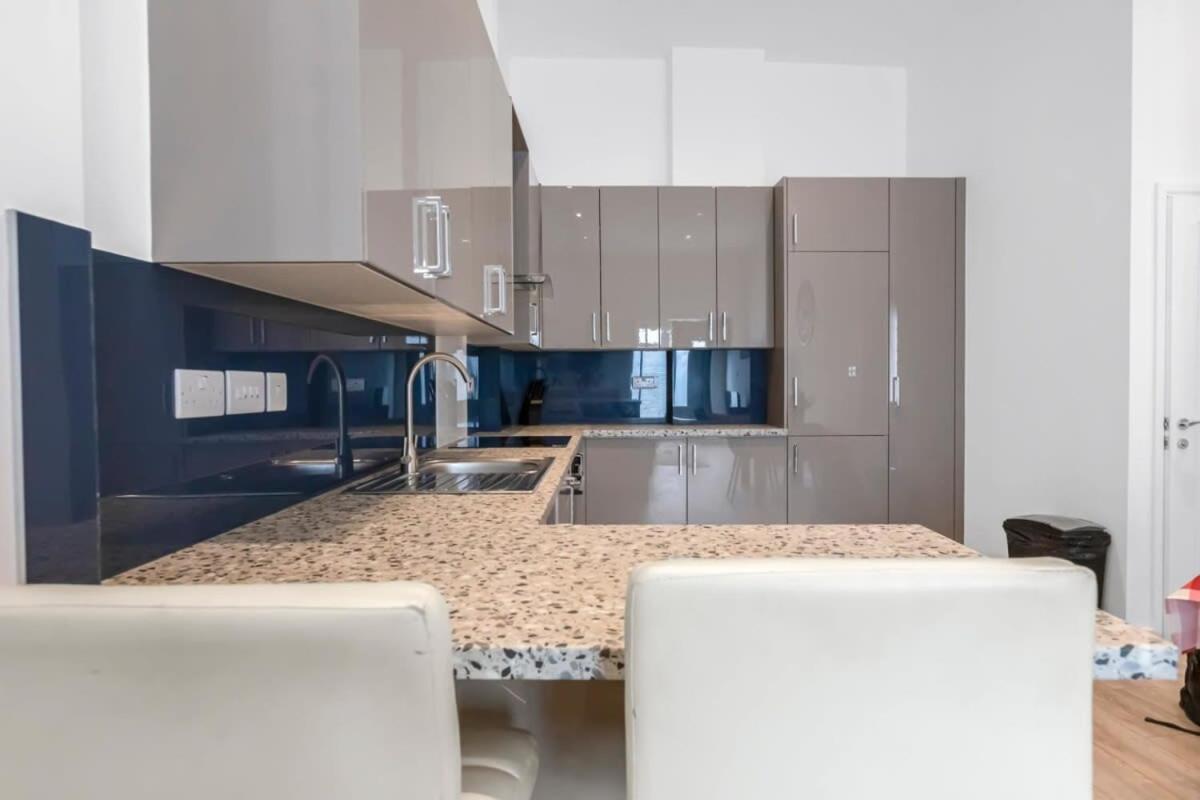 Lovely 1 Bedroom Apartment In Central Woking Ngoại thất bức ảnh