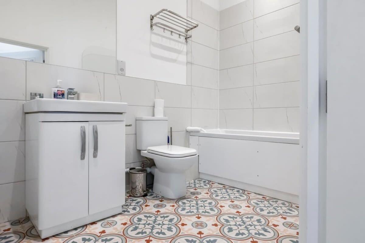 Lovely 1 Bedroom Apartment In Central Woking Ngoại thất bức ảnh